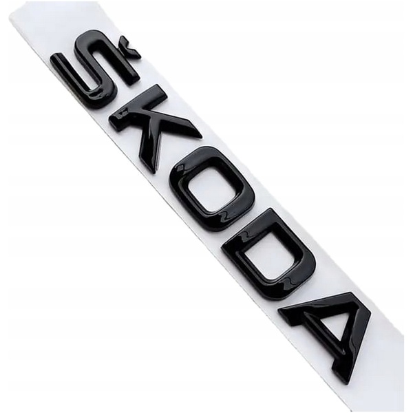 EMBLEM MED MAL KLISTREMERKE LOGO BOKSTAVER SKODA FOR BAK SVART GLANS