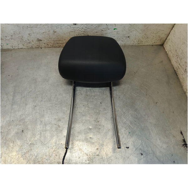 MERCEDES W204 FORANSETE NAKKESTØTTE A2049706850