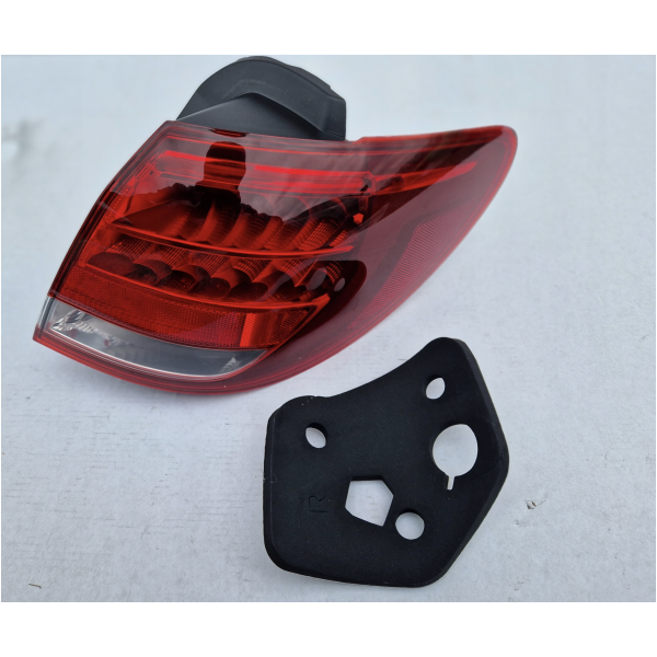 HØYRE YTRE BAKLYKT MERCEDES W246 A2469068200 - Bilde 2