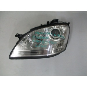 FORLYKT VENSTRE FORAN MERCEDES ML W 164 BI-XENON