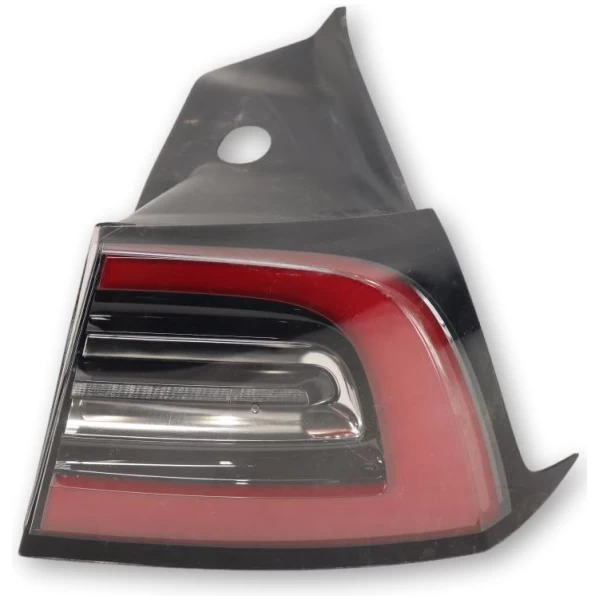 BAKLYKT HØYRE TESLA 3 1077400-00-B