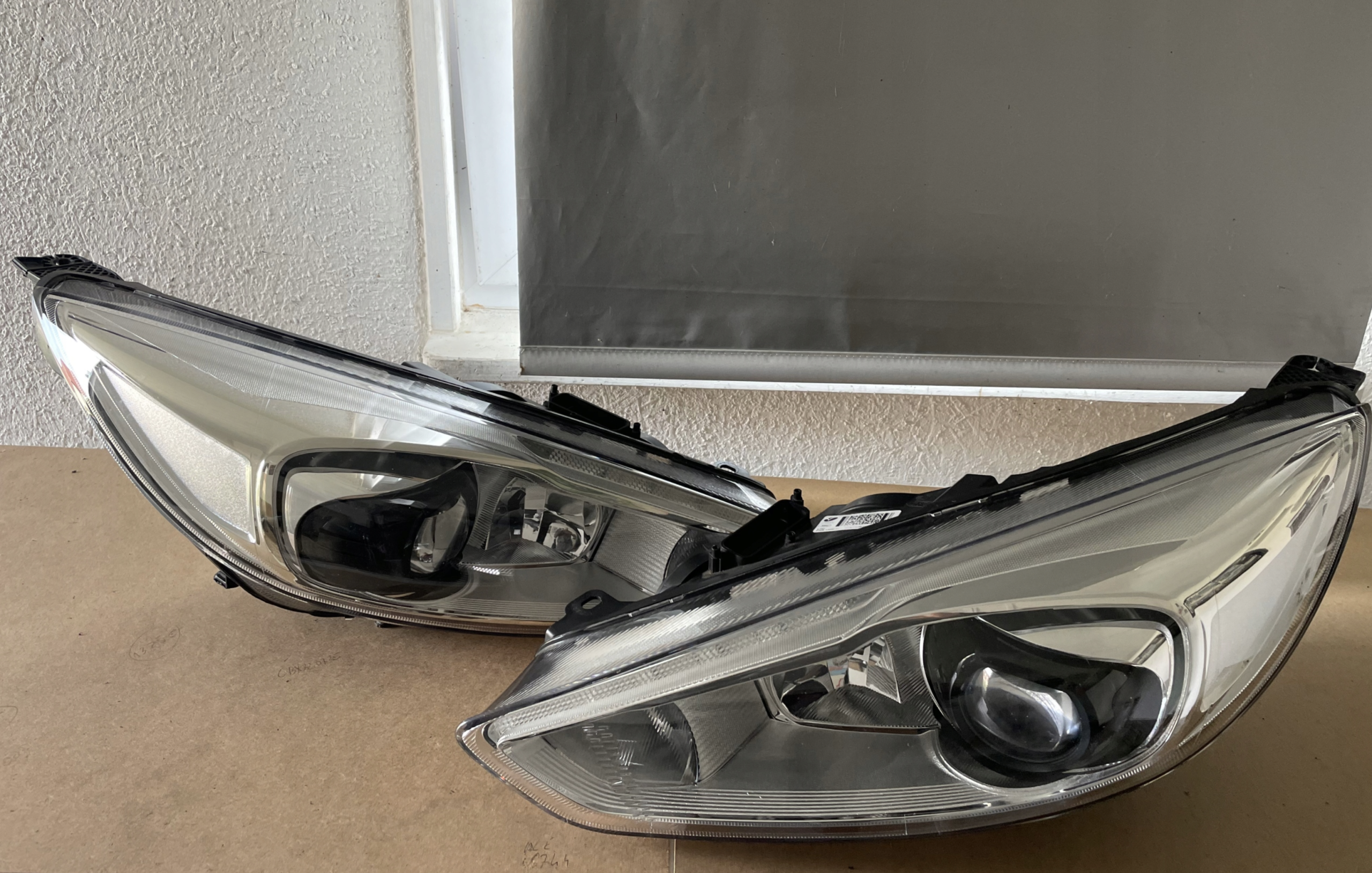FRONTLYKT HØYRE OG VENSTRE FORD FOCUS MK3 XENON - Bilde 2