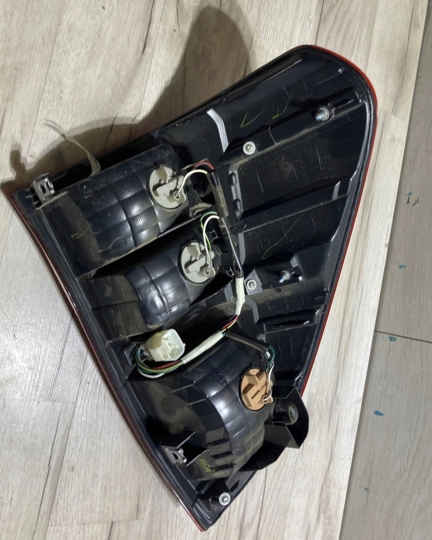 TOYOTA HILUX VIII BAKLYS VENSTRE 815510K281 - Bilde 2