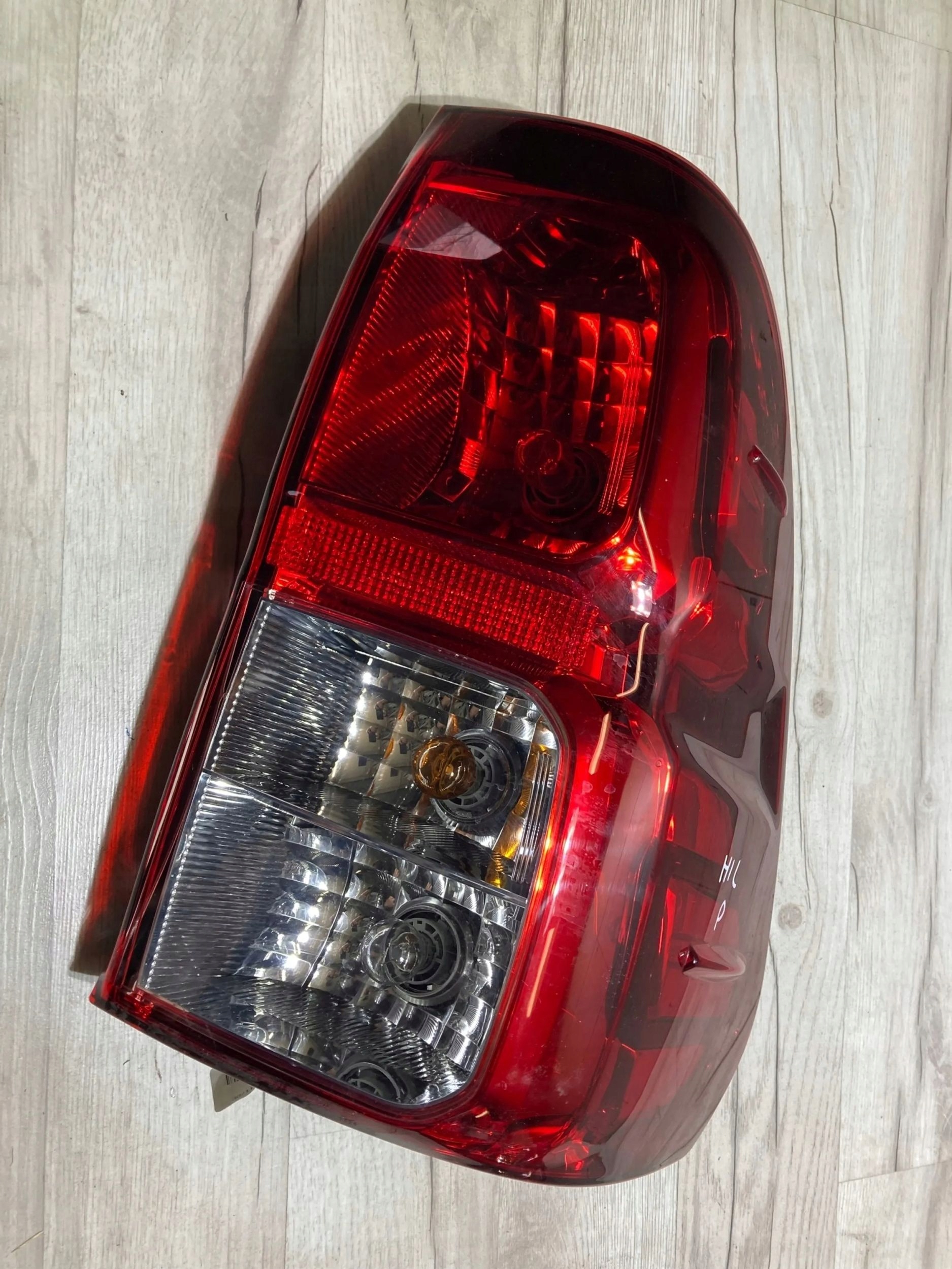 TOYOTA HILUX VIII BAKLYS VENSTRE 815510K281