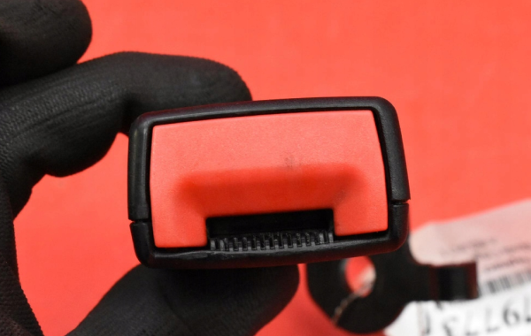SETEBELTE STRAMMER HØYRE BAK VW 1S0857740A - Bilde 4