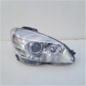 HØYRE FRONTLYKT MERCEDES A2048209061