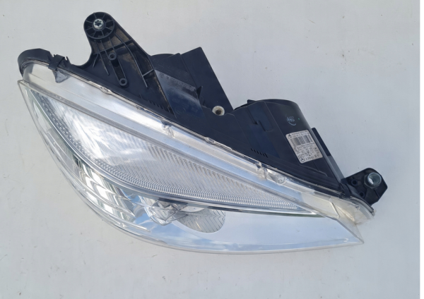 HØYRE FRONTLYKT MERCEDES A2048209061 - Bilde 2