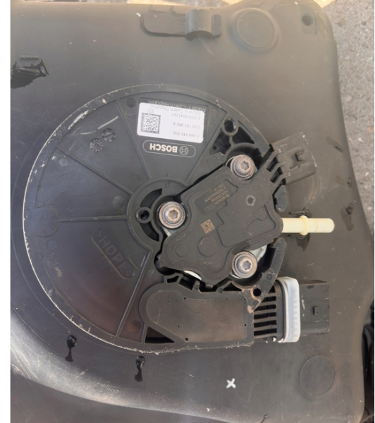 SKODA SUPERB III ADBLUE TANK OG PUMPE 3Q0131877C - Bilde 2