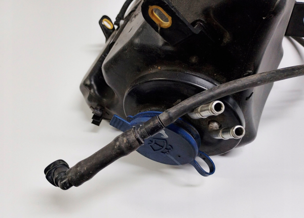 SPYLERVÆSKE TANK MERCEDES A2228690520 - Bilde 3