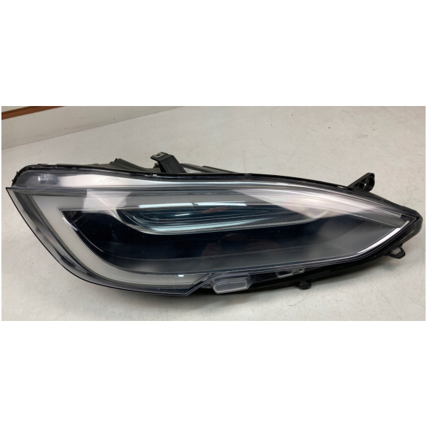 HØYRE FRONTLYKT TESLA S 105357300B