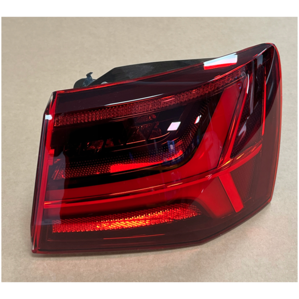 HØYRE YTRE BAKLYKT AUDI A6 4G9945096F