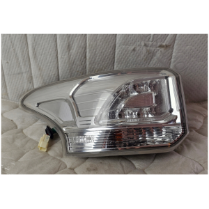 VENSTRE BAKLYKT MITSUBISHI OUTLANDER OE 8330A789