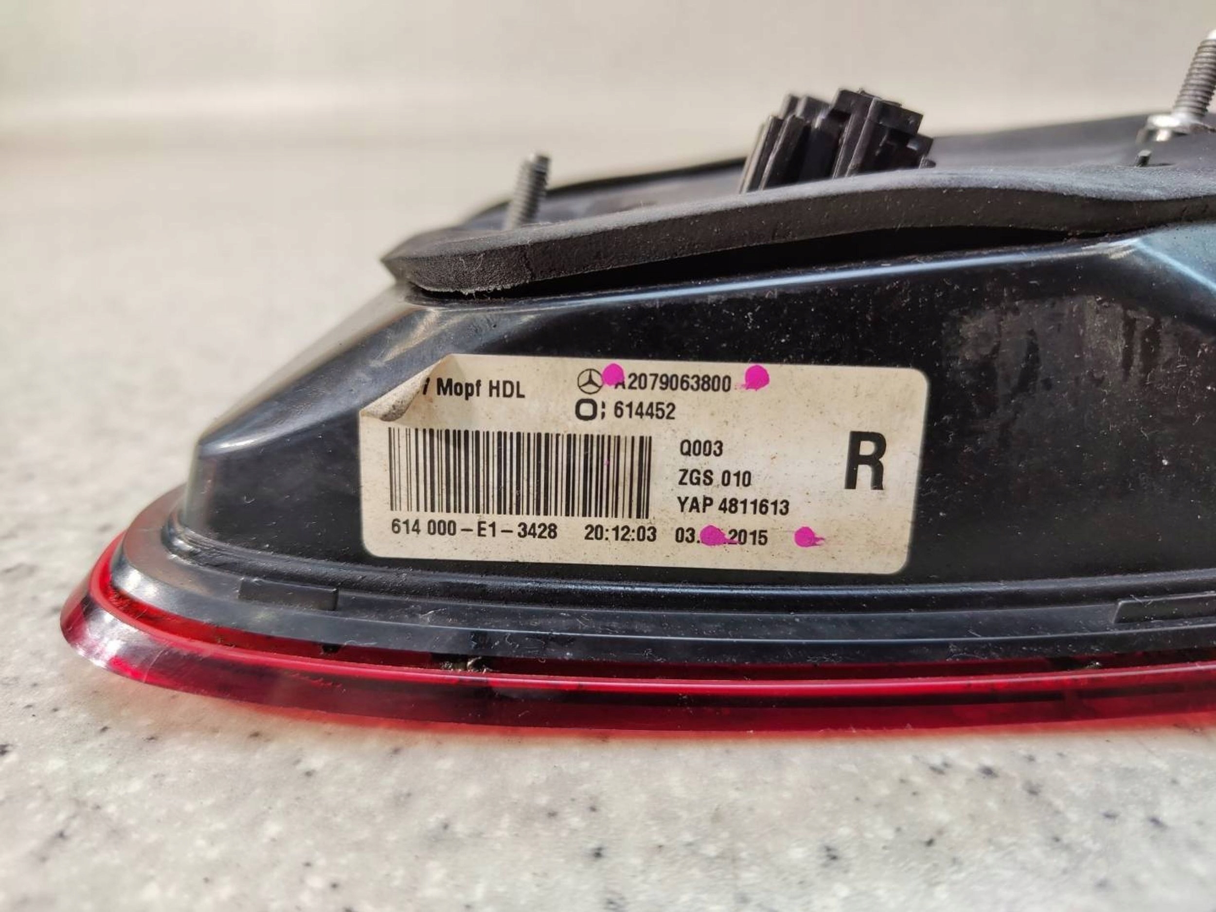 MERCEDES W207 høyre indre baklykt A2079063800 - Bilde 2