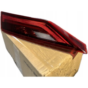 Volvo V90 høyre indre baklykt 31656786