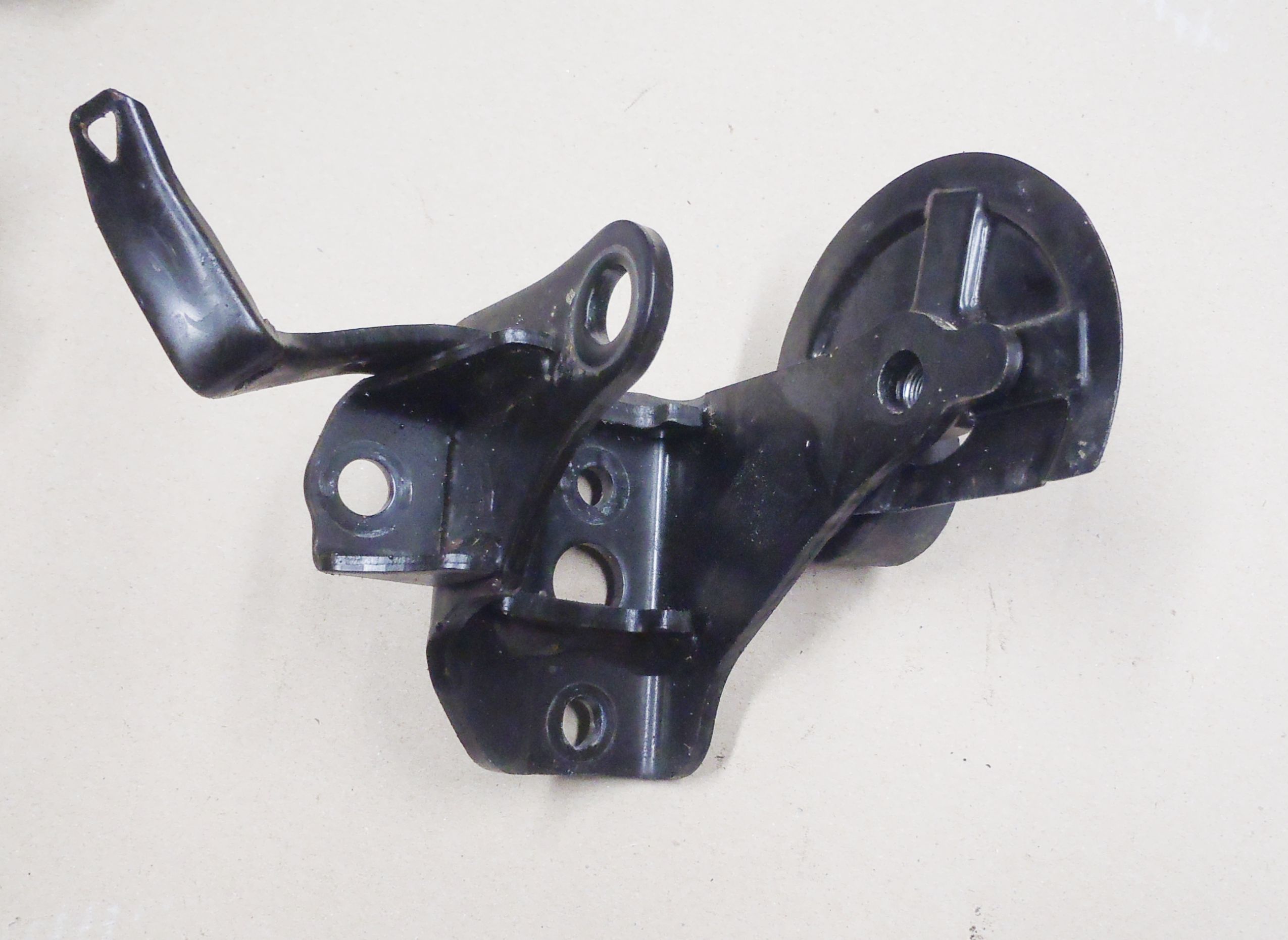 Toyota AVENSIS motorfeste bak 123210T140