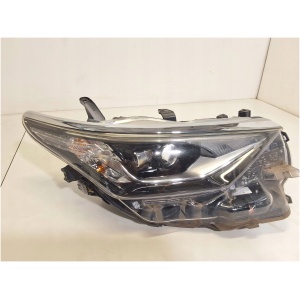 TOYOTA AURIS høyre frontlykt 8113002K60