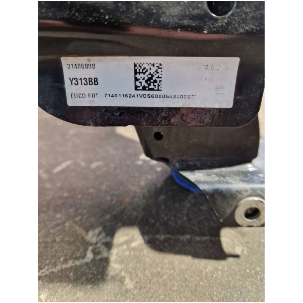 Travers foran Volvo V70 31406808 - Smarte Deler