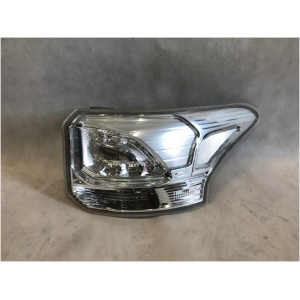 Høyre baklykt Mitsubishi Outlander OE 8330A790