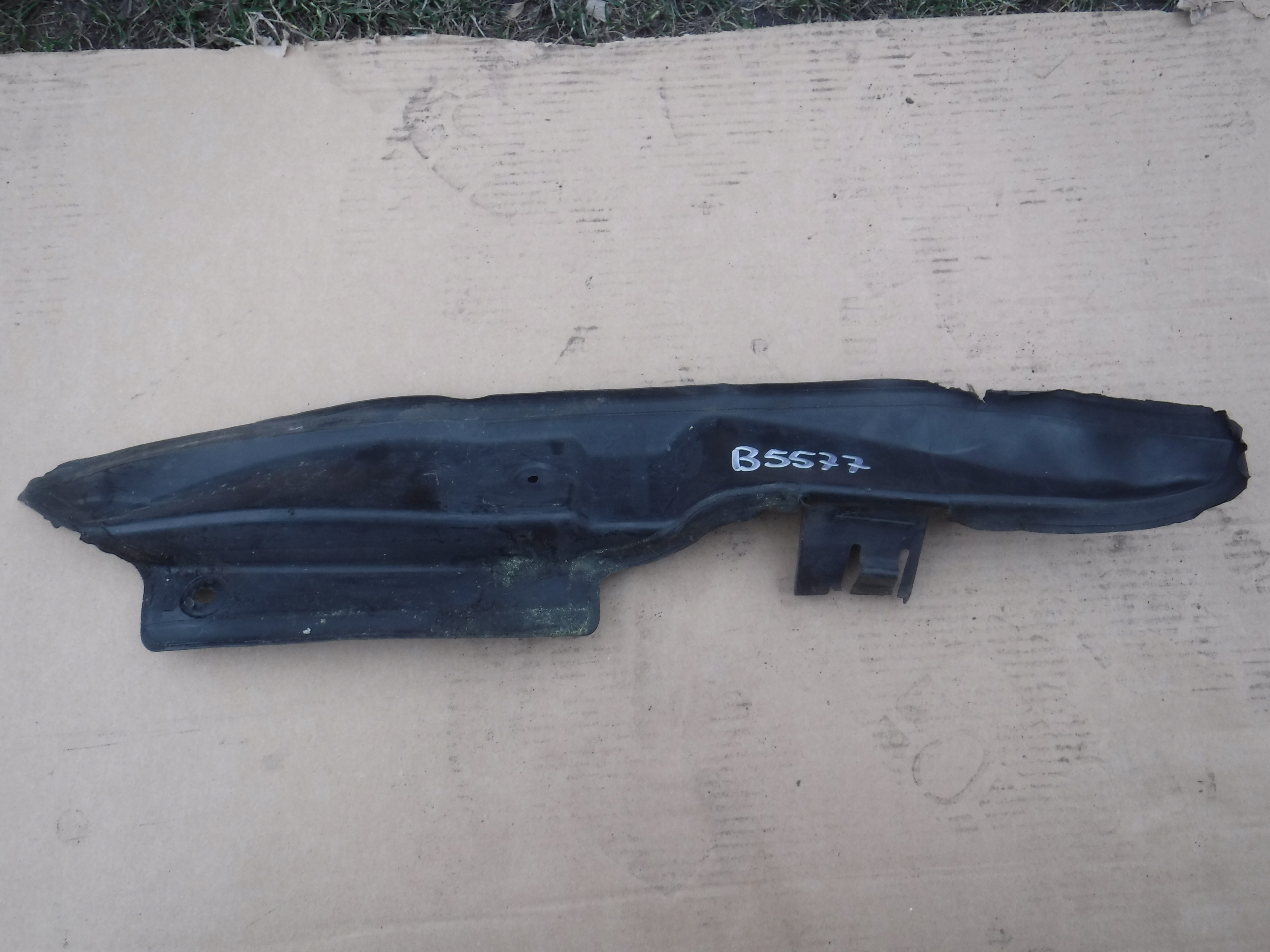 List/beskyttelse til framskjerm venstre foran VW Passat B5 FL 3B0821111B 17301938843 main