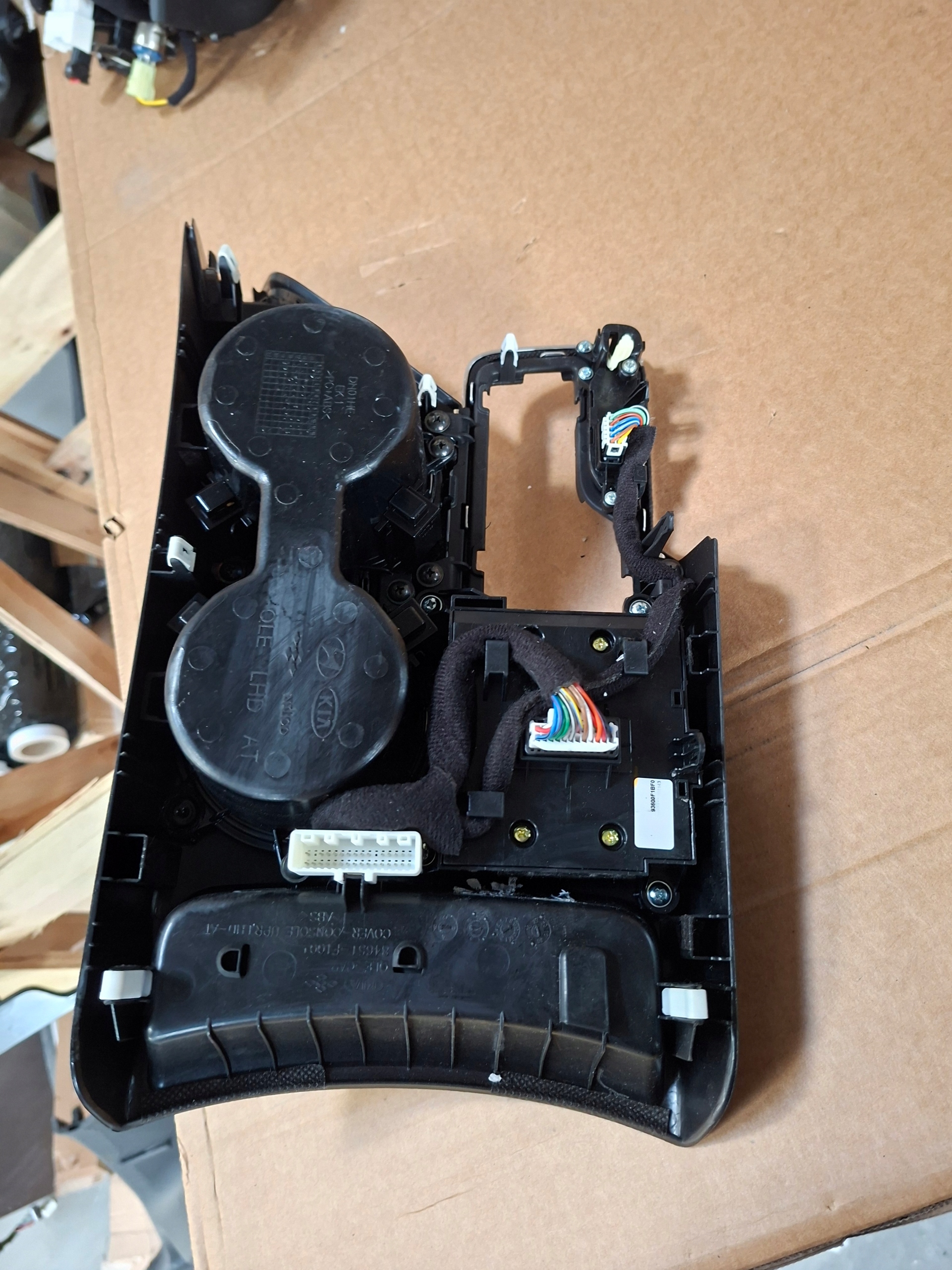 Kia Sportage IV 2018– panel med brytere, elektrisk håndbrems OEM 93600-F1BF0 97250F1400FHV 18609394126 gallery 6