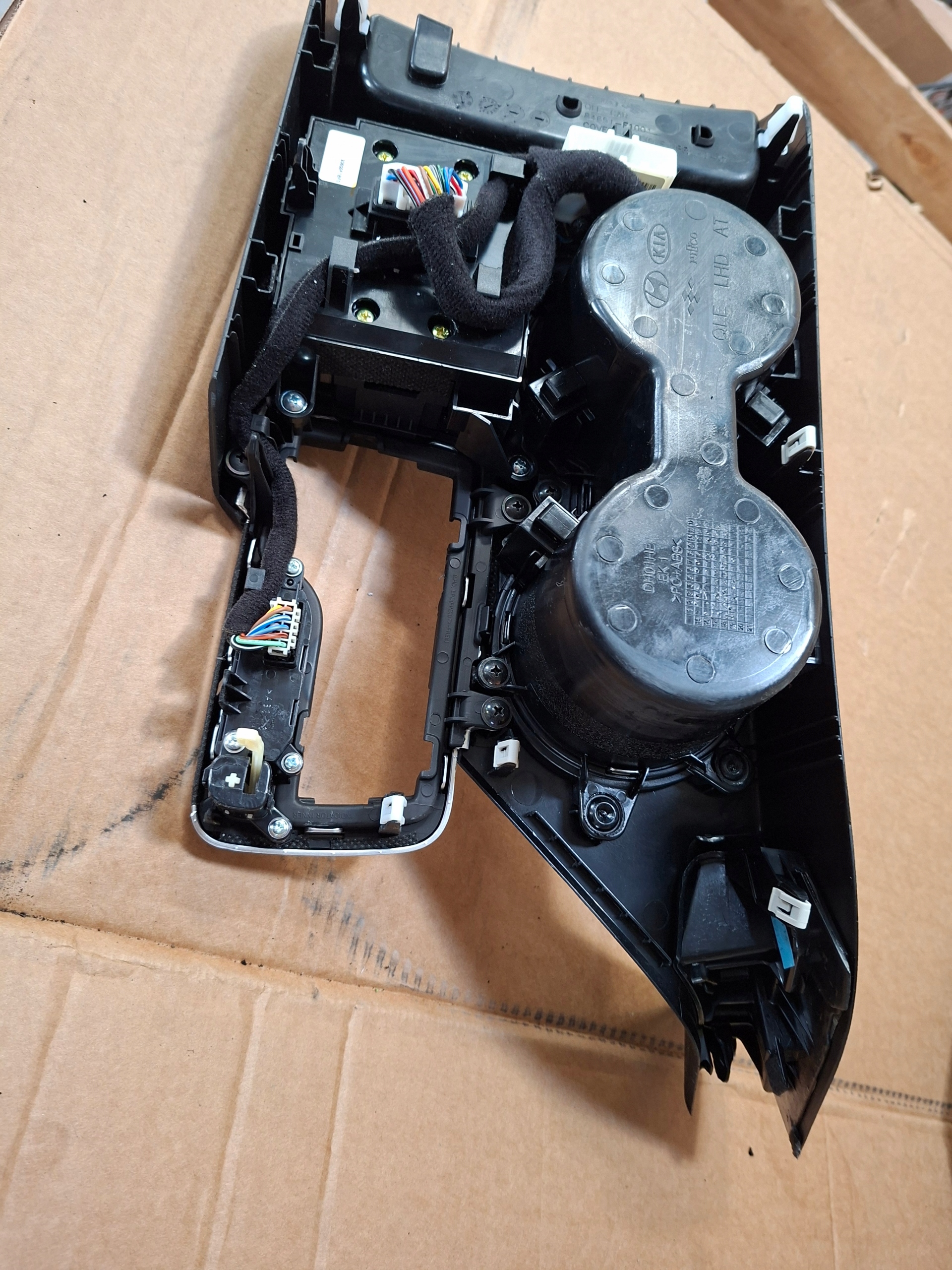 Kia Sportage IV 2018– panel med brytere, elektrisk håndbrems OEM 93600-F1BF0 97250F1400FHV 18609394126 gallery 7