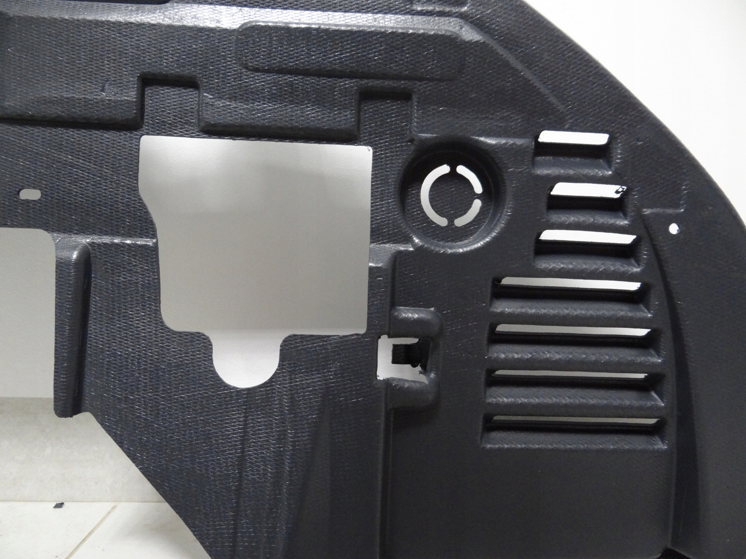 Motorbeskyttelse under motor + monteringsklips Citroën C4/C4 II/C4 Picasso/DS4 OE 7013EC 9565604681 gallery 3
