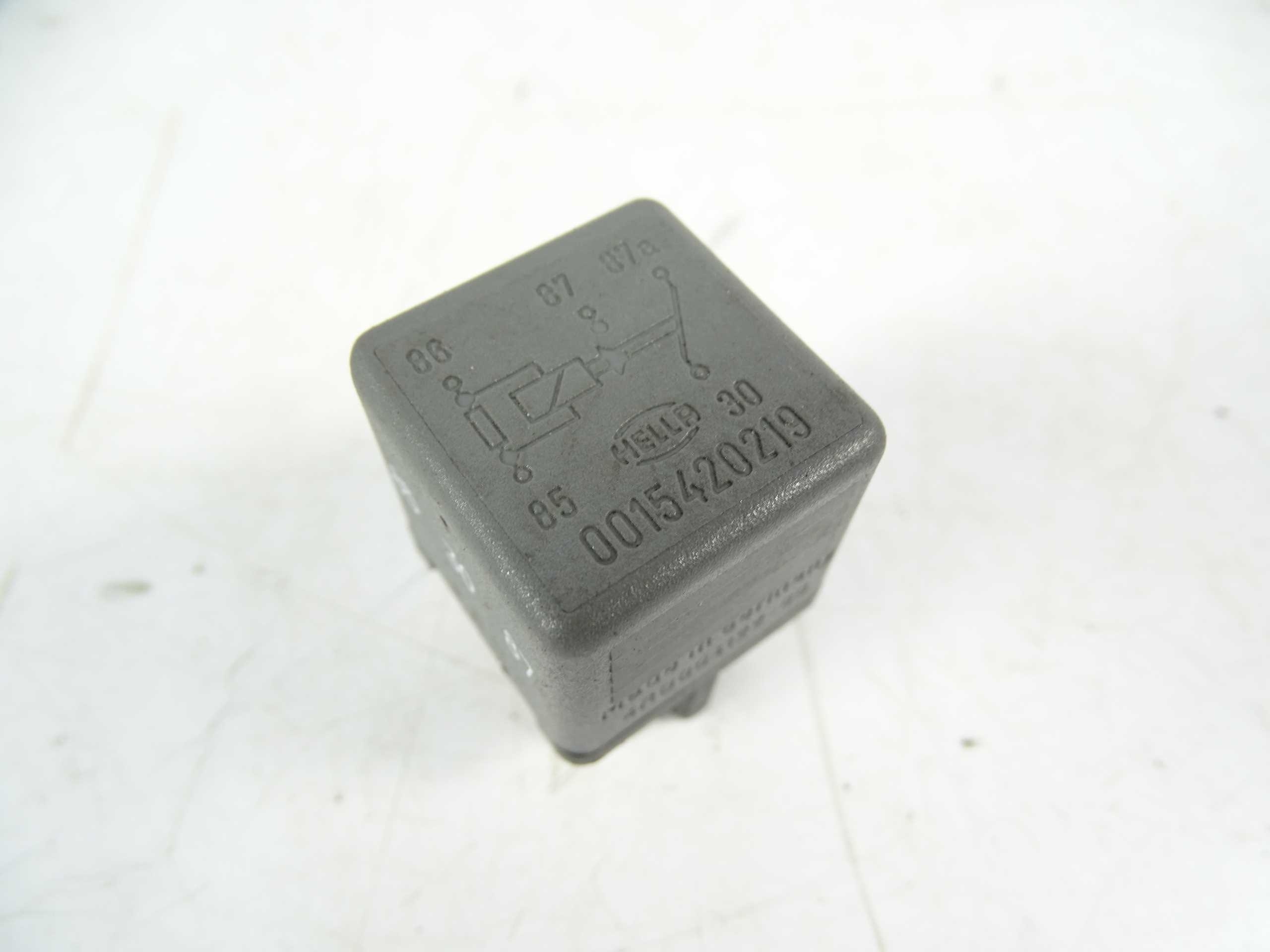 Mercedes relé (aluminium/sølv) A0015420219 – W123/W124/W126/W140 16224766820 main