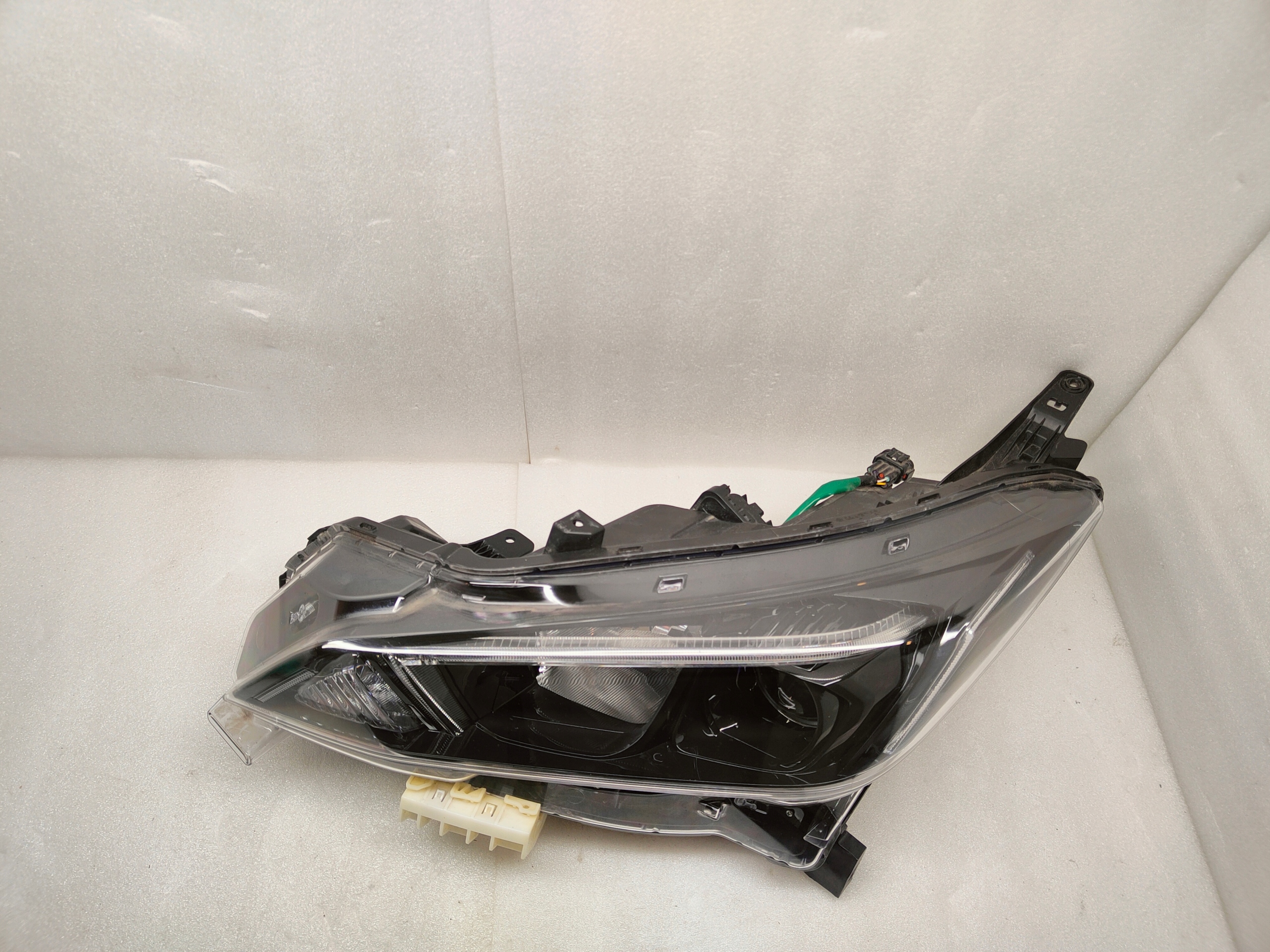 Nissan Leaf II – venstre front lyktelinse 260605SH0A 17261940181 gallery 3