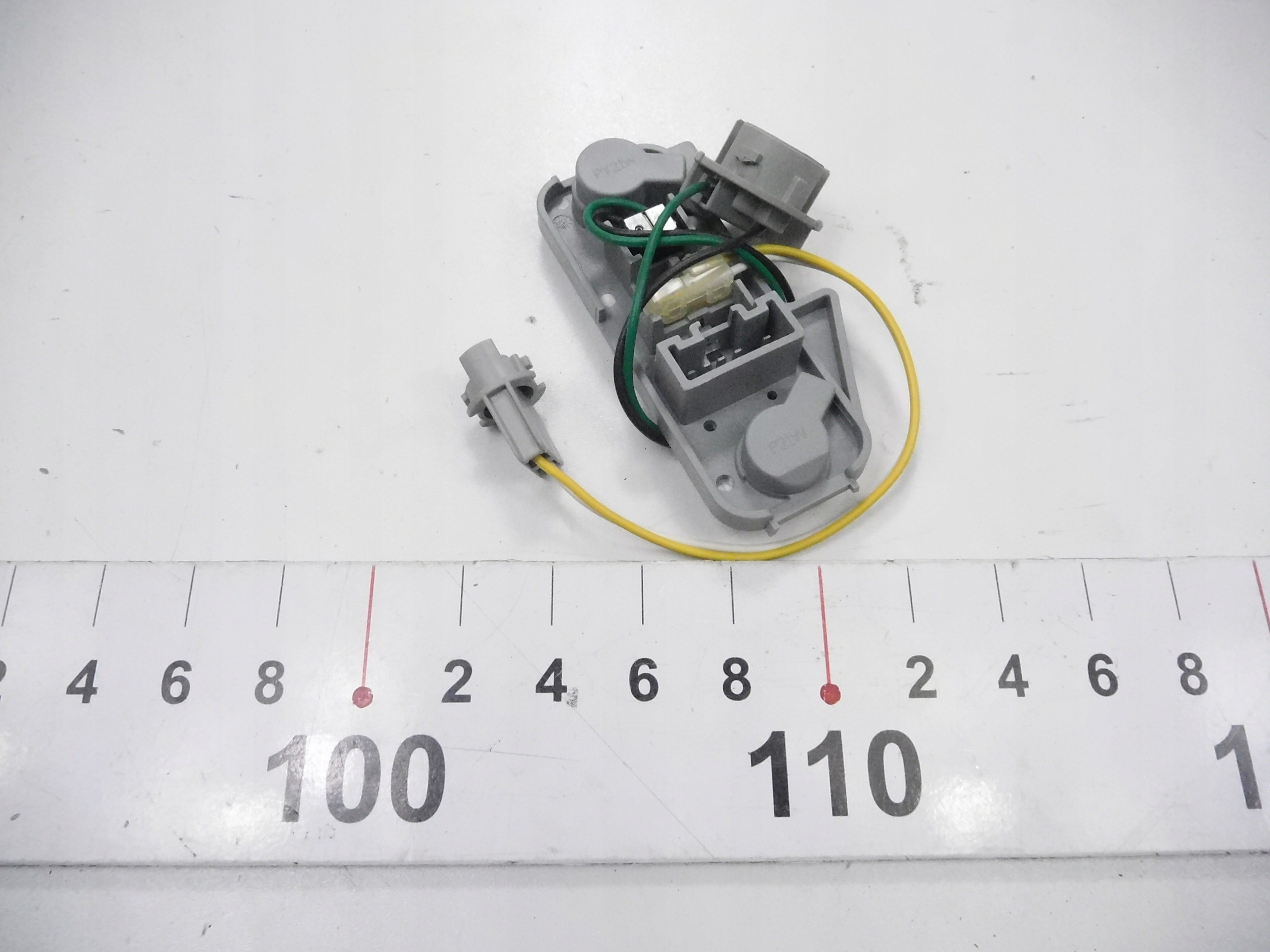Bakre høyre lysholder/lampeplate Toyota Yaris 2005–2011 OE 81555-0D110 15142988440 gallery 3