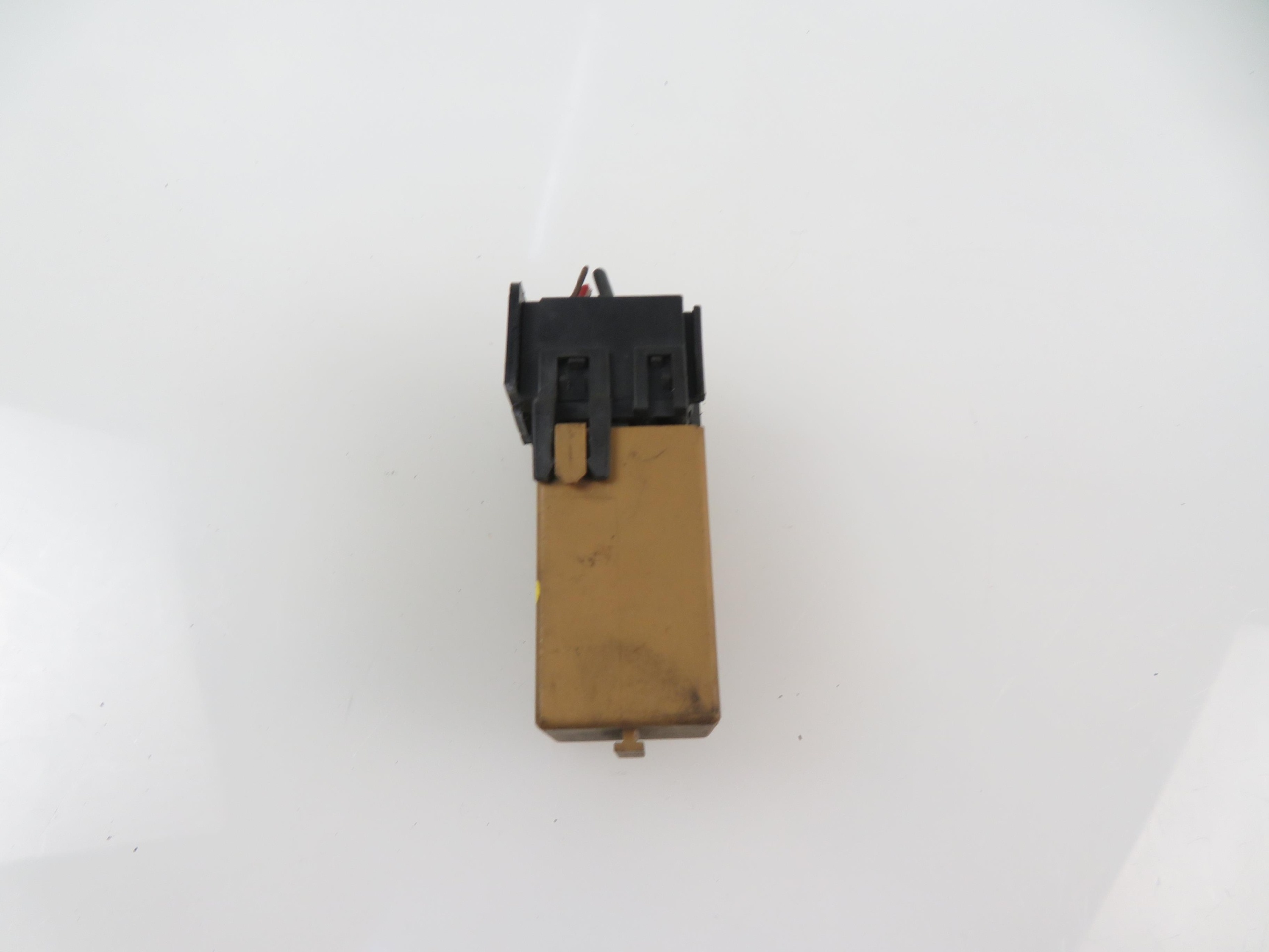 BMW vindusviskerrelé 61368384505 – passer E36 E38 E39 E46 E52 E53 E60 E61 E63 E64 E83 17998156979 main
